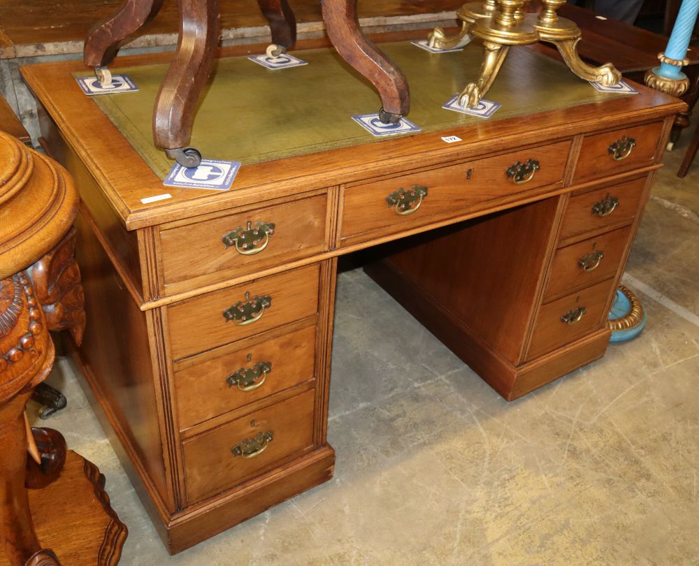 An Edwardian walnut pedestal desk, W.121cm, D.64cm, H.74cm